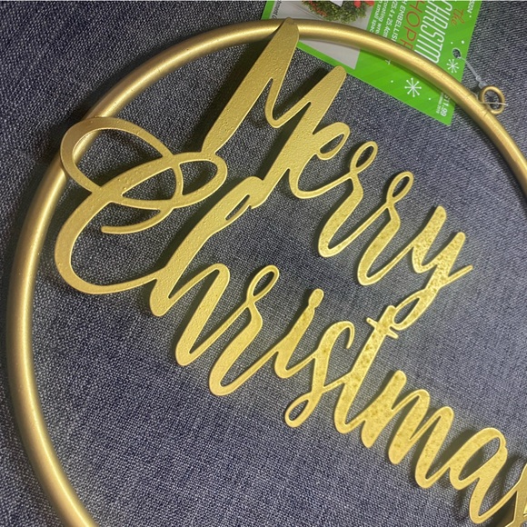Gold toned 10 inch wreath embellishment Merry Christmas NWT - Picture 2 of 4
